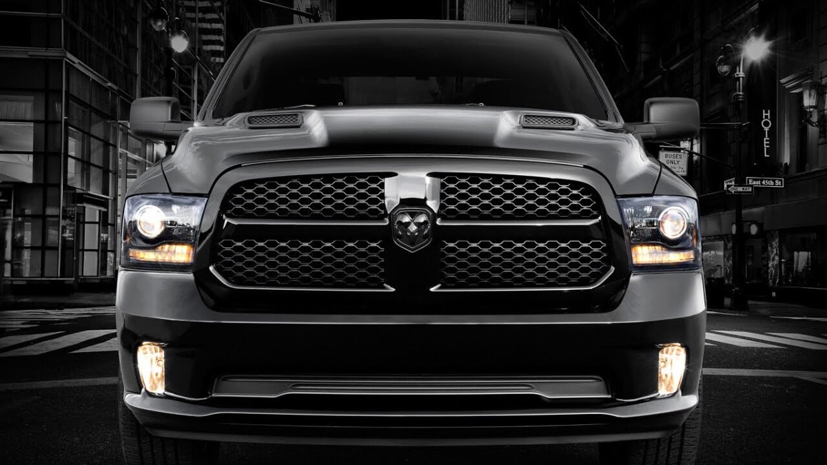 Dodge Ram 1500 черный 2013