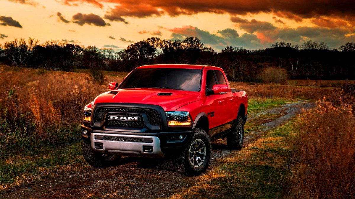 Dodge Ram 1500 красный