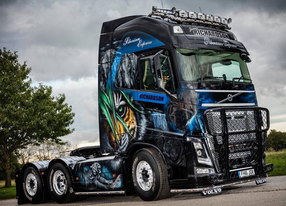 Грузовик Volvo fh16