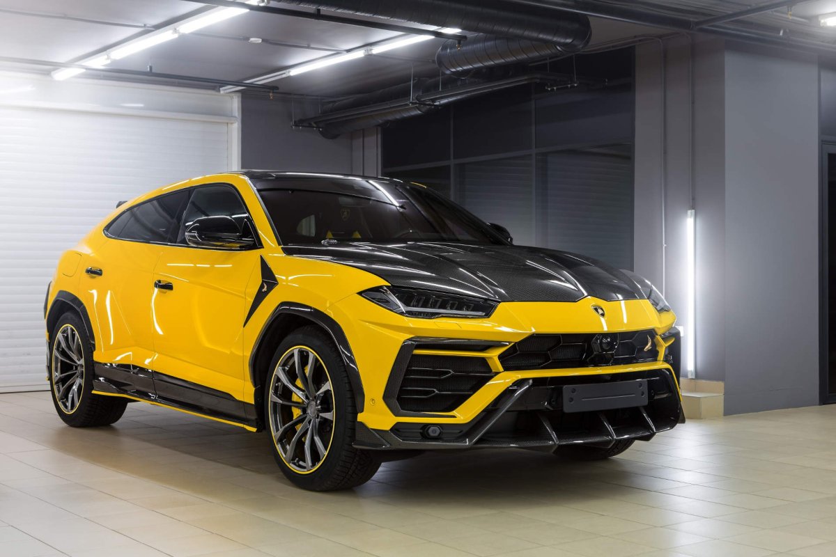 Lamborghini Urus желтый