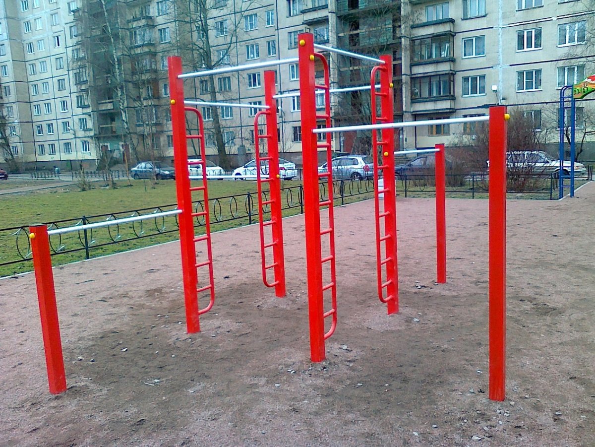 Площадка с турниками