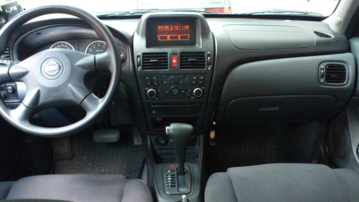 Nissan Almera n16 2006 салон