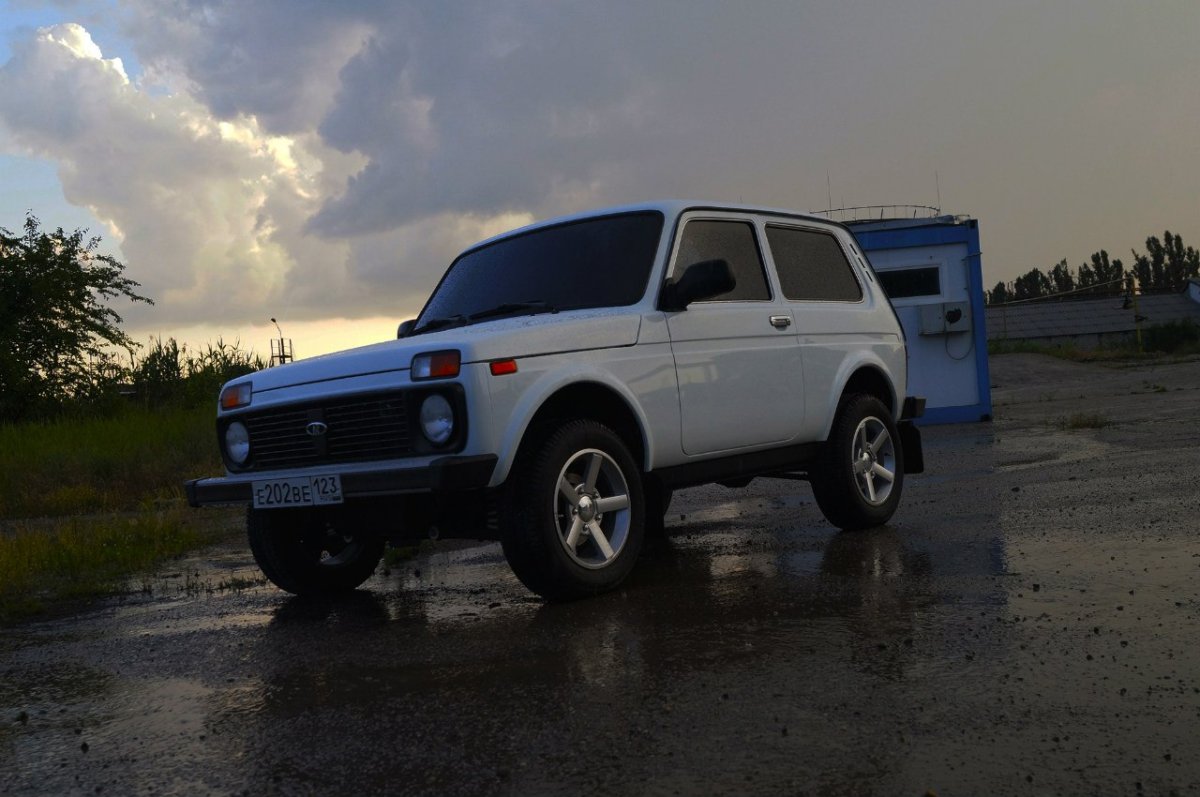 Тонированная Нива 4х4 89г