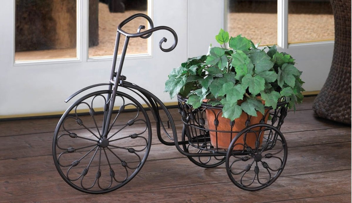 Кованый велосипед для цветов