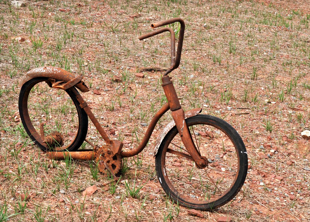 Поломанный велосипед