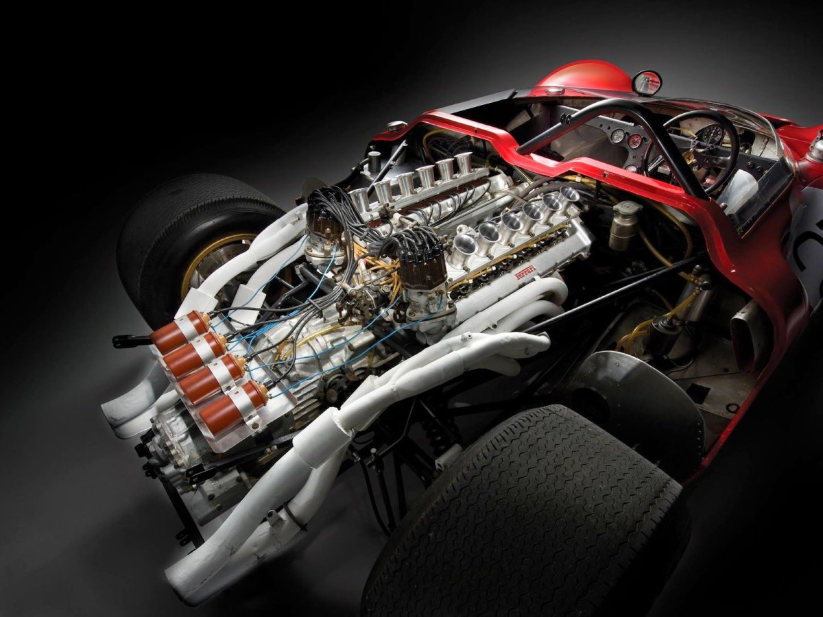 Двигатель Феррари v12