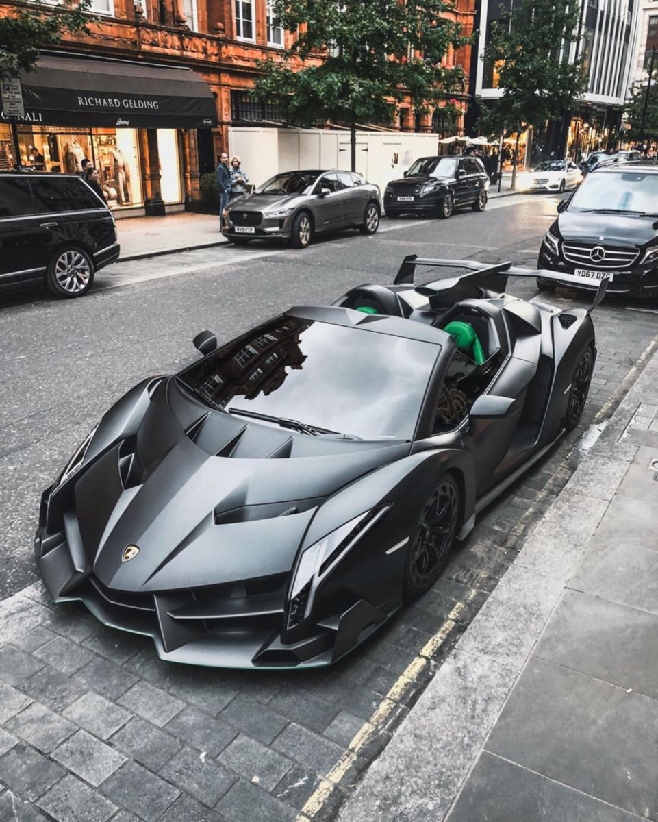 Ламборджини Veneno Roadster