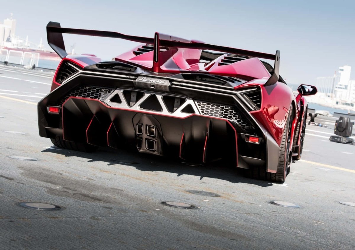 Ламборгини Veneno Roadster