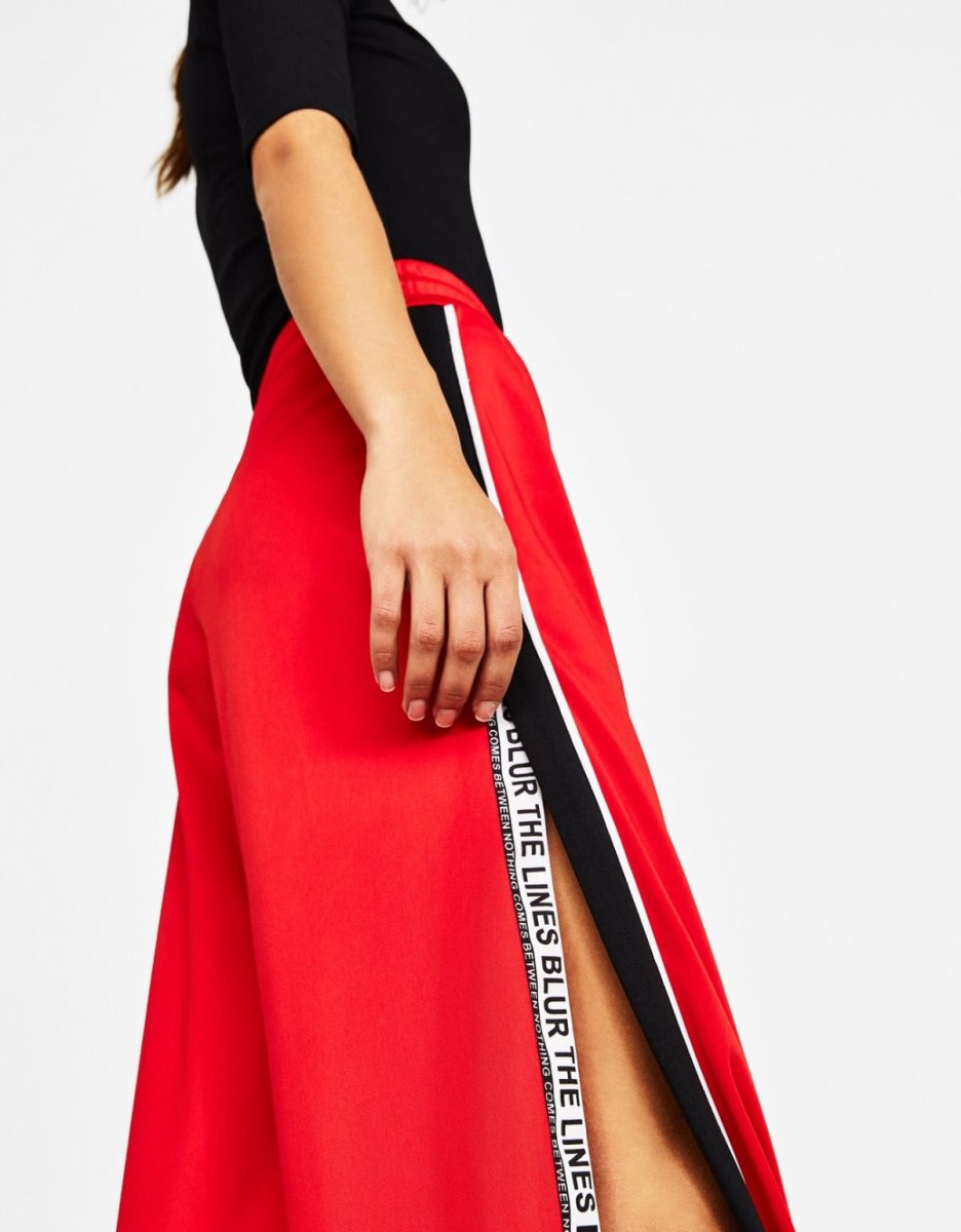 Юбка с разрезами по бокам