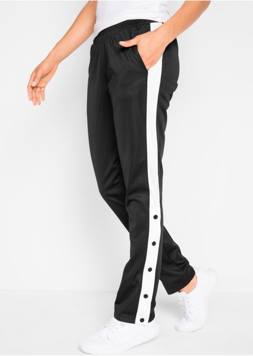 Спортивные штаны на заклепках