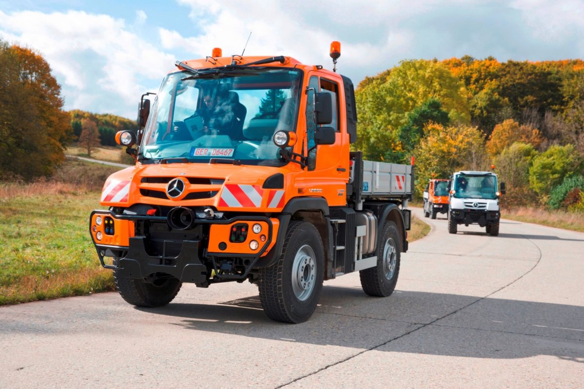 Мерседес Бенц Unimog u400