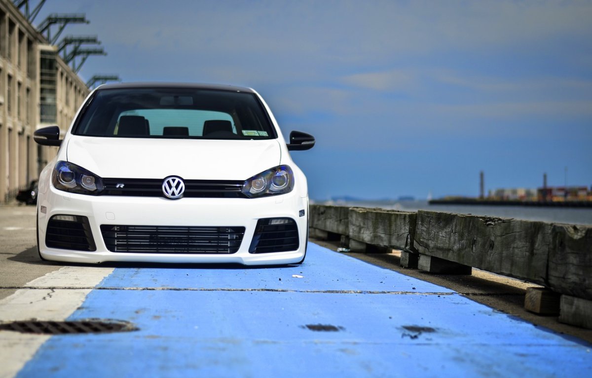 Volkswagen Golf r белый