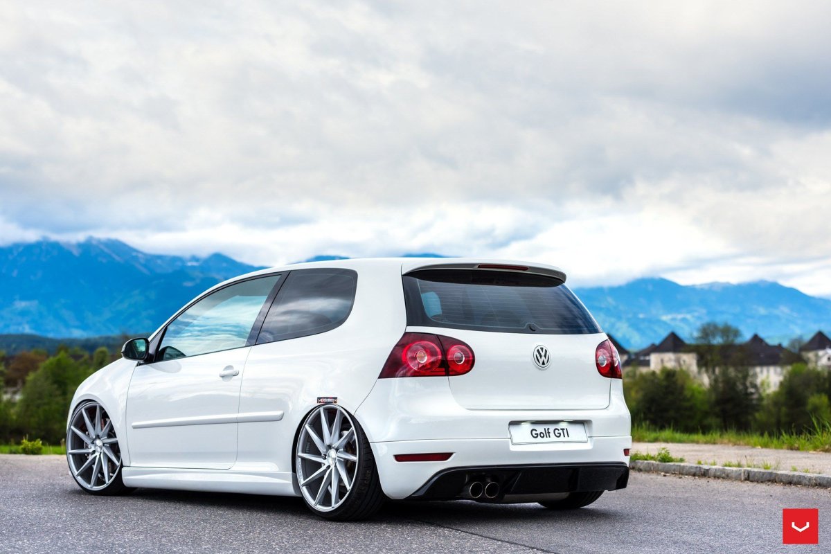 VW Golf 5 GTI белый