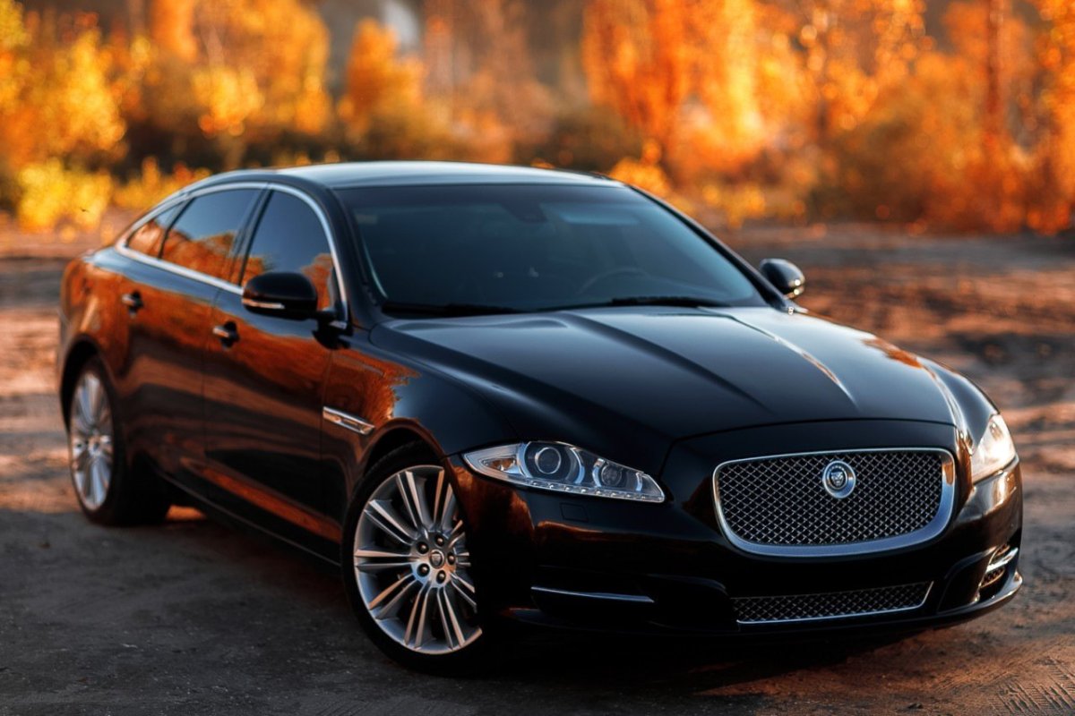 Машина Jaguar XJ