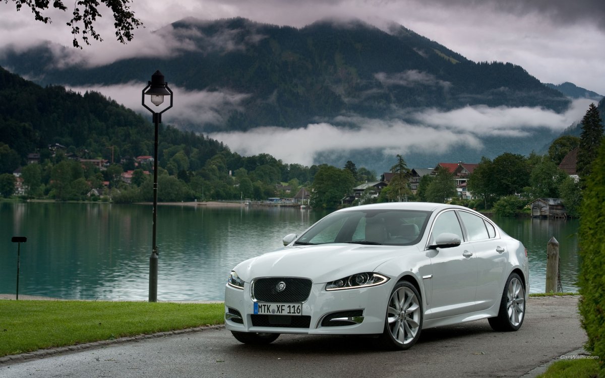 Jaguar XF 2012