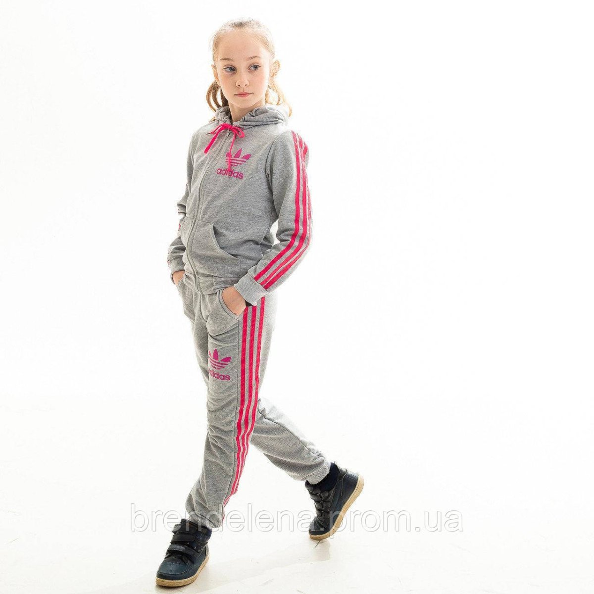 Детский серый спортивный костюм адидас