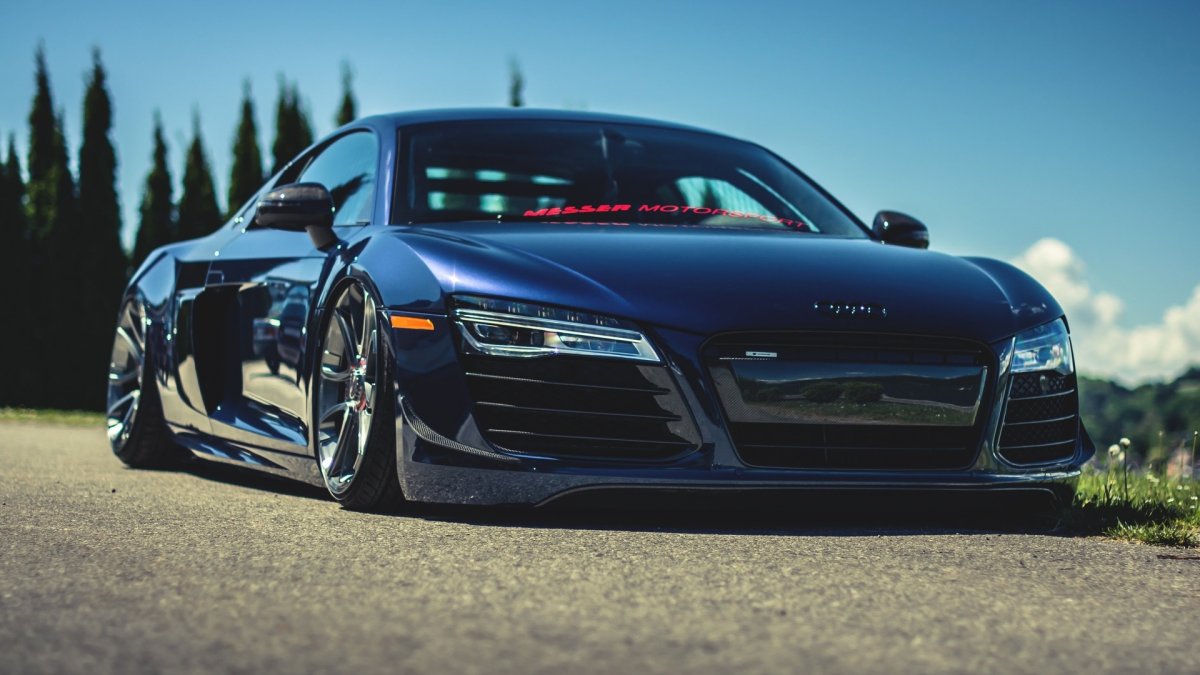 R8 v10 stance