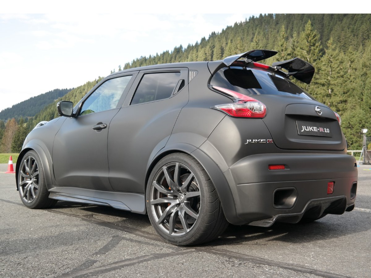 Тюнингованный Ниссан Жук