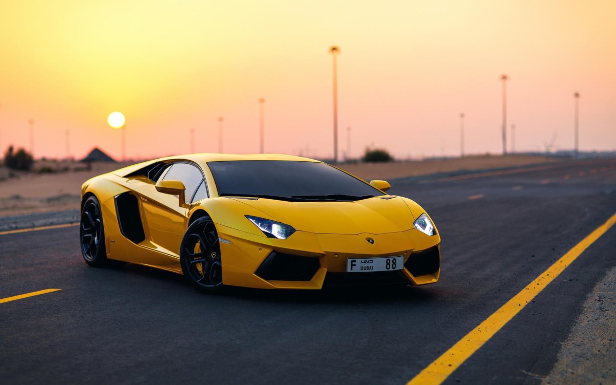 Lamborghini Aventador желтый