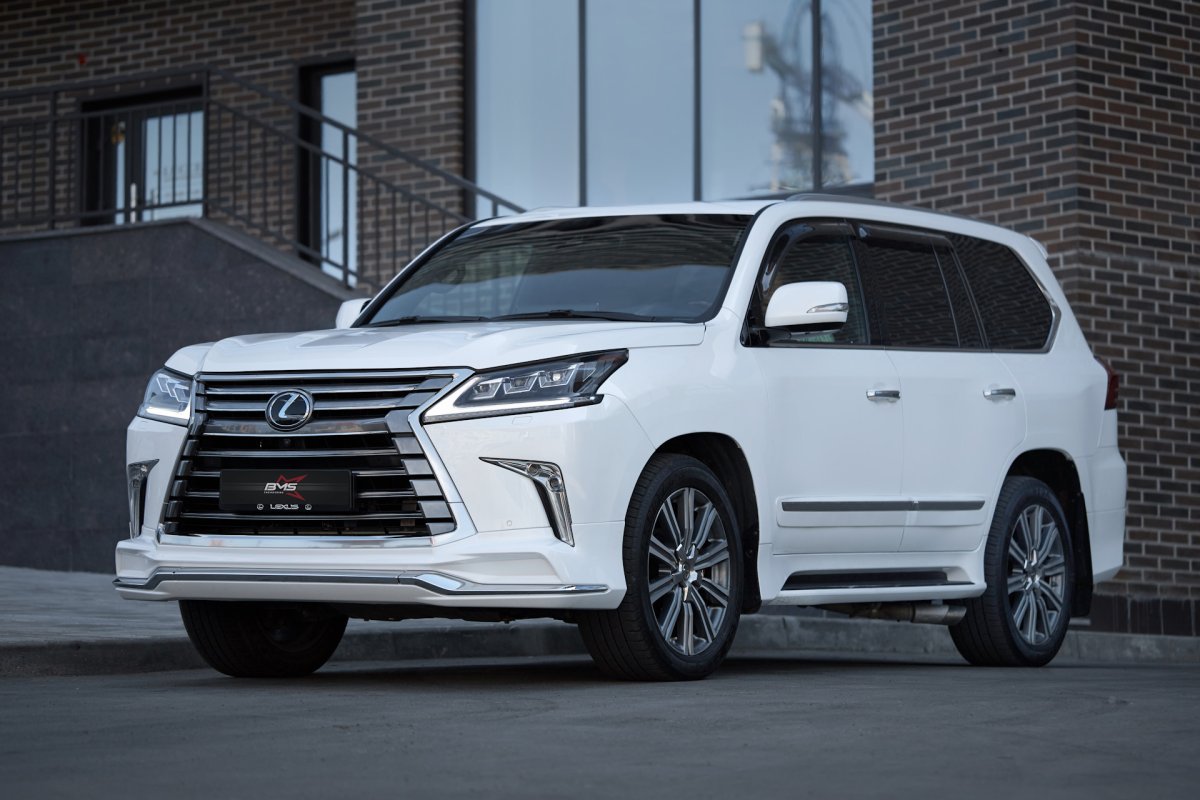 Lexus LX 570 белый