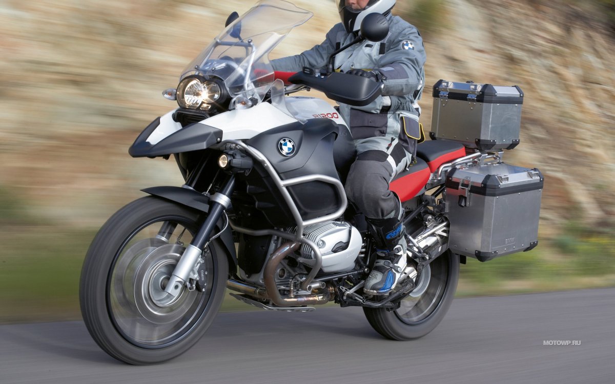 Дорожный мотоцикл БМВ 1200 GS