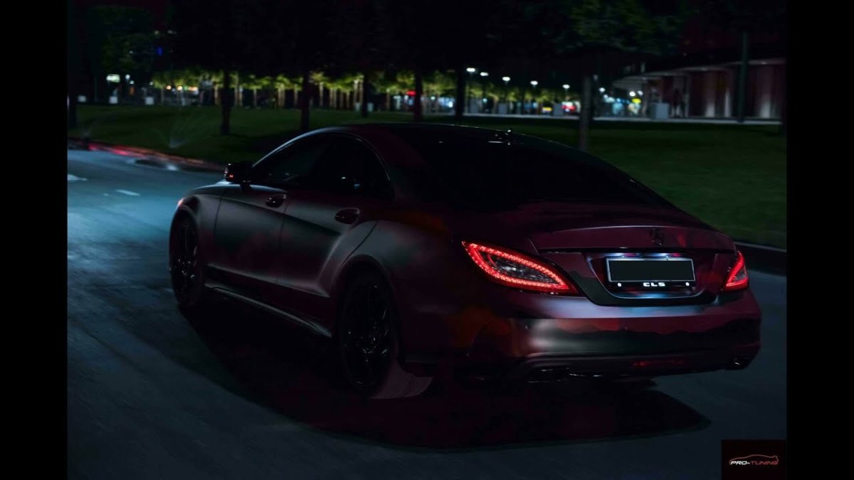 Mercedes Benz CLS 63 AMG ночью