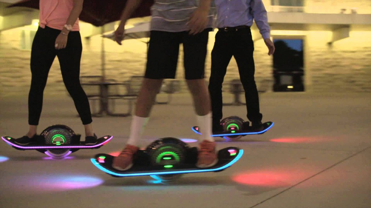 Электронный скейтборд с двумя колесами