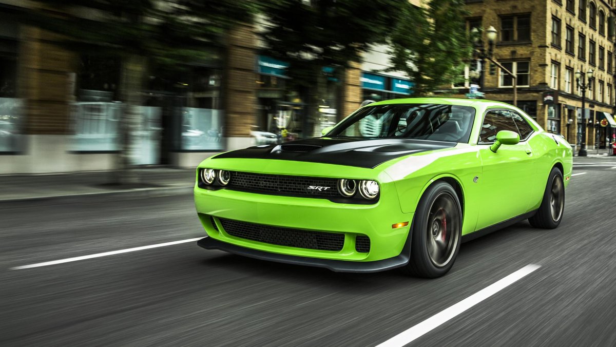 Dodge Challenger srt зеленый