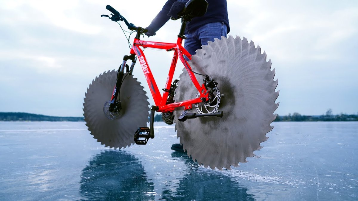 Велосипед с пилами вместо колес