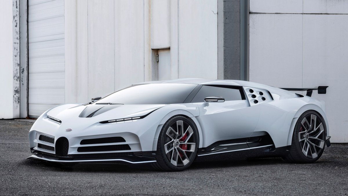 Машина Bugatti Centodieci
