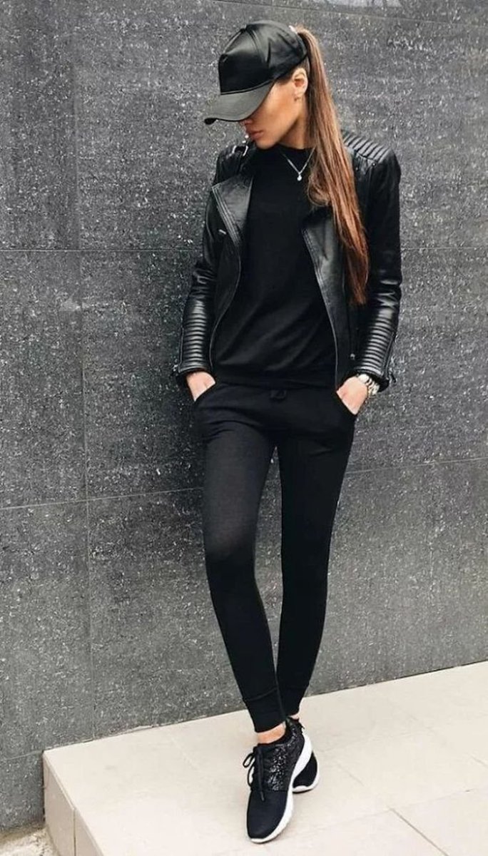 Чёрная одежда для девушек модная
