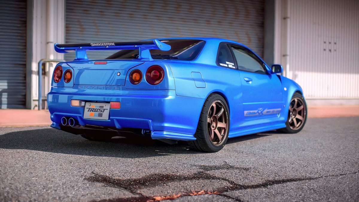 Синий Nissan Skyline GTR r34