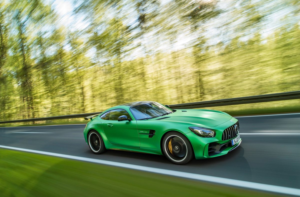 Mercedes-Benz AMG gt зеленый