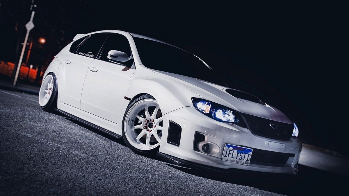Subaru Impreza белая