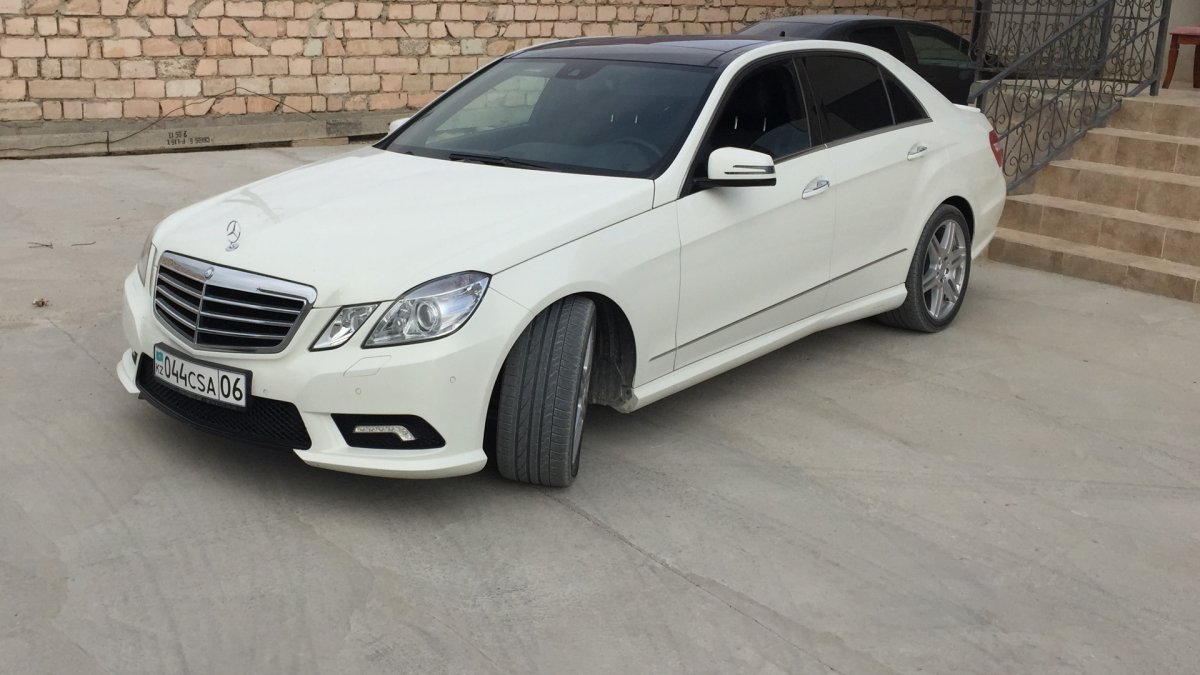 Мерседес е200 АМГ белый