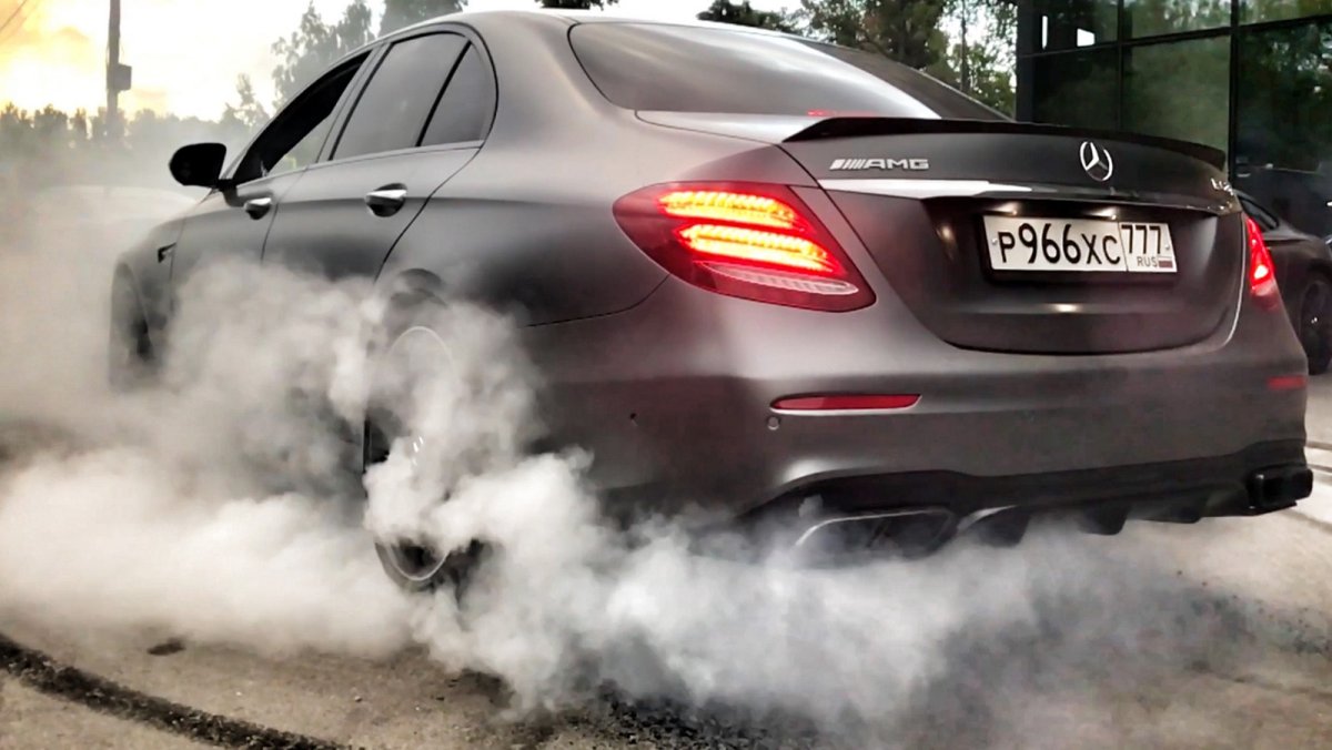 Мерседес дрифт e 63 AMG