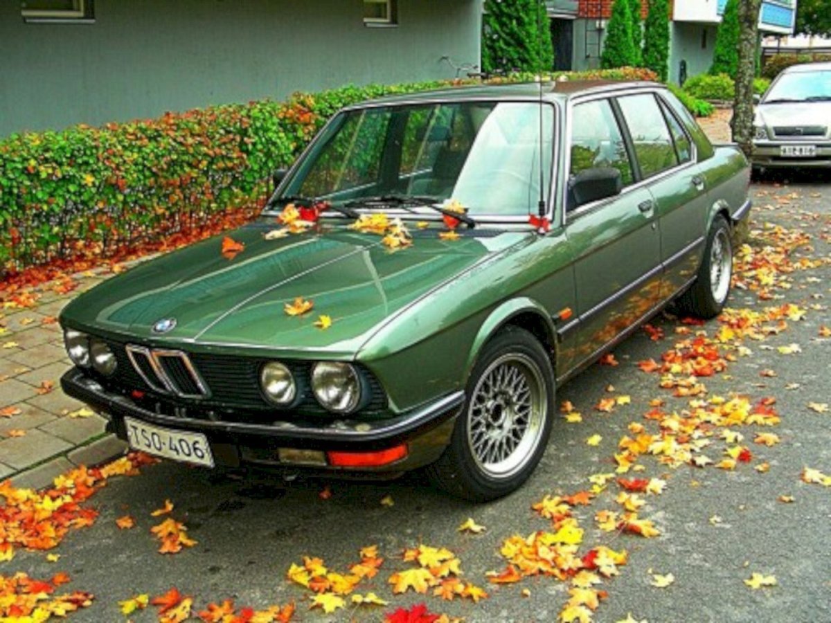 BMW 5 e28
