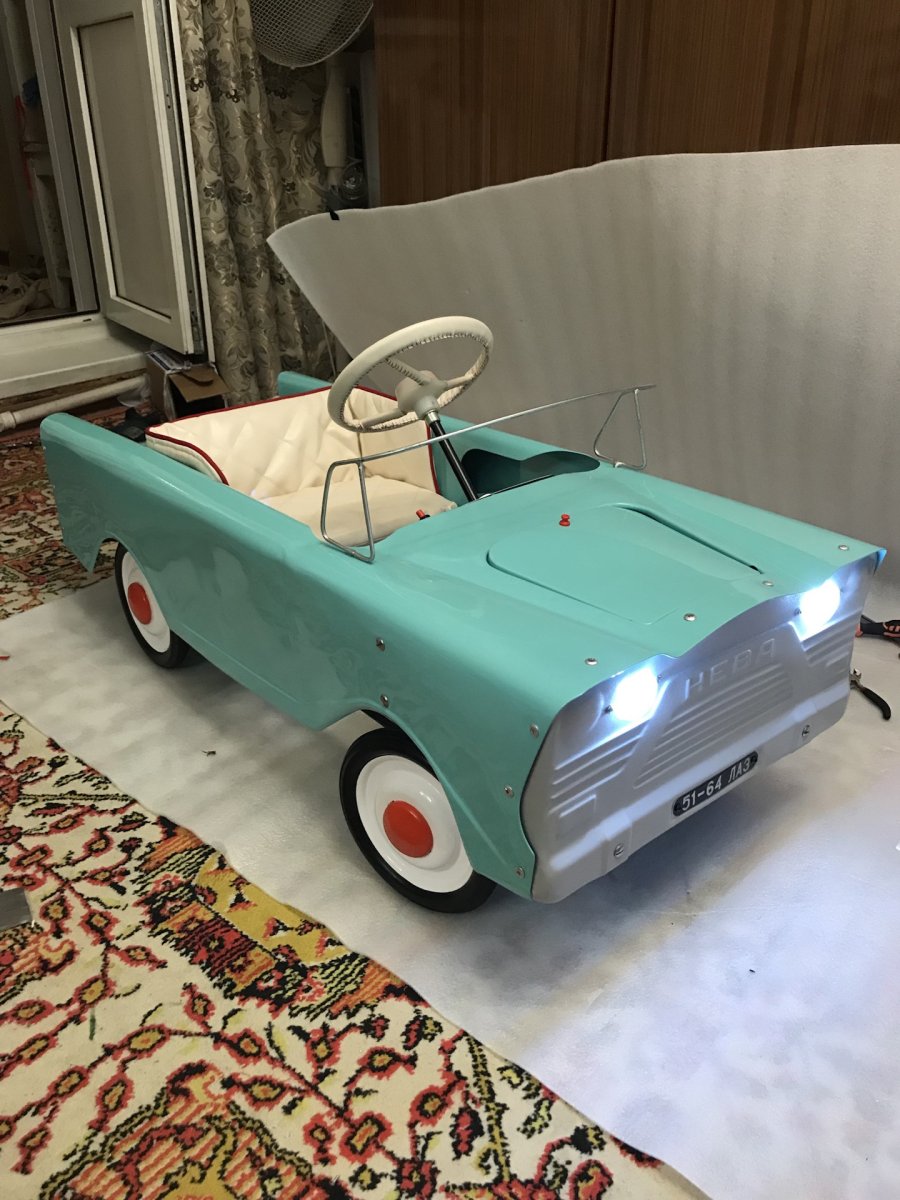 Педальная машинка Нева