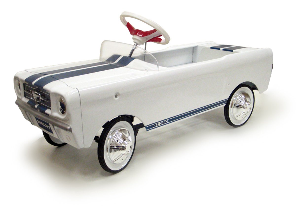 Детская педальная машина