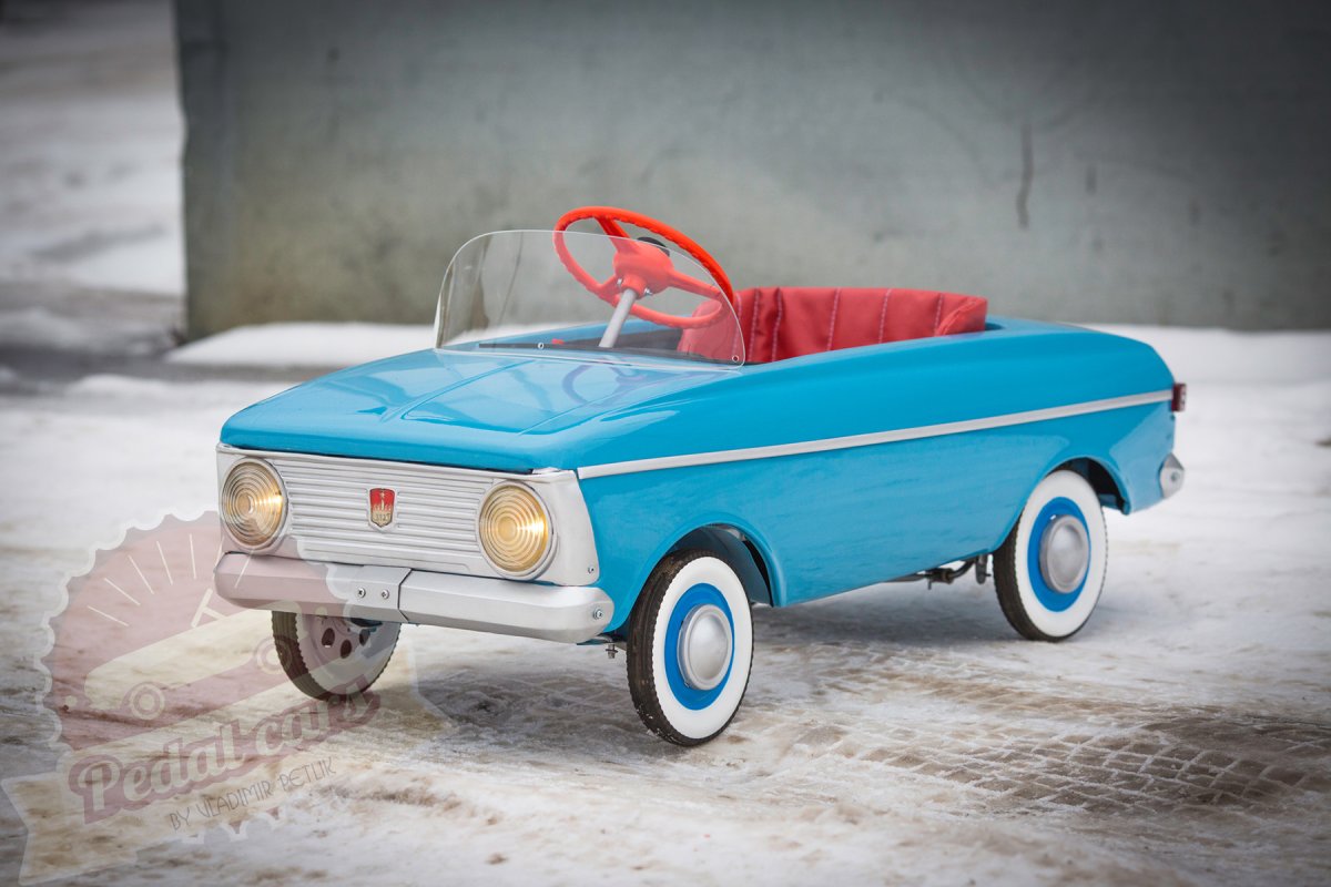 Советский педальный Москвич