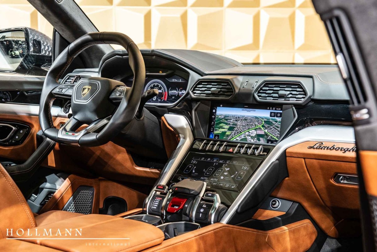 2019 Lamborghini Urus venatus салон