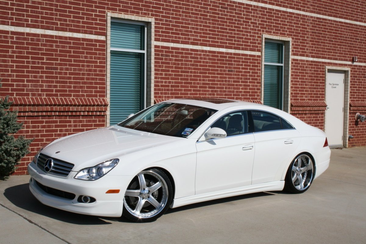 Мерседес CLS 500 белый