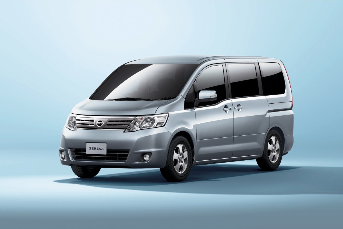 Nissan минивэн Serena