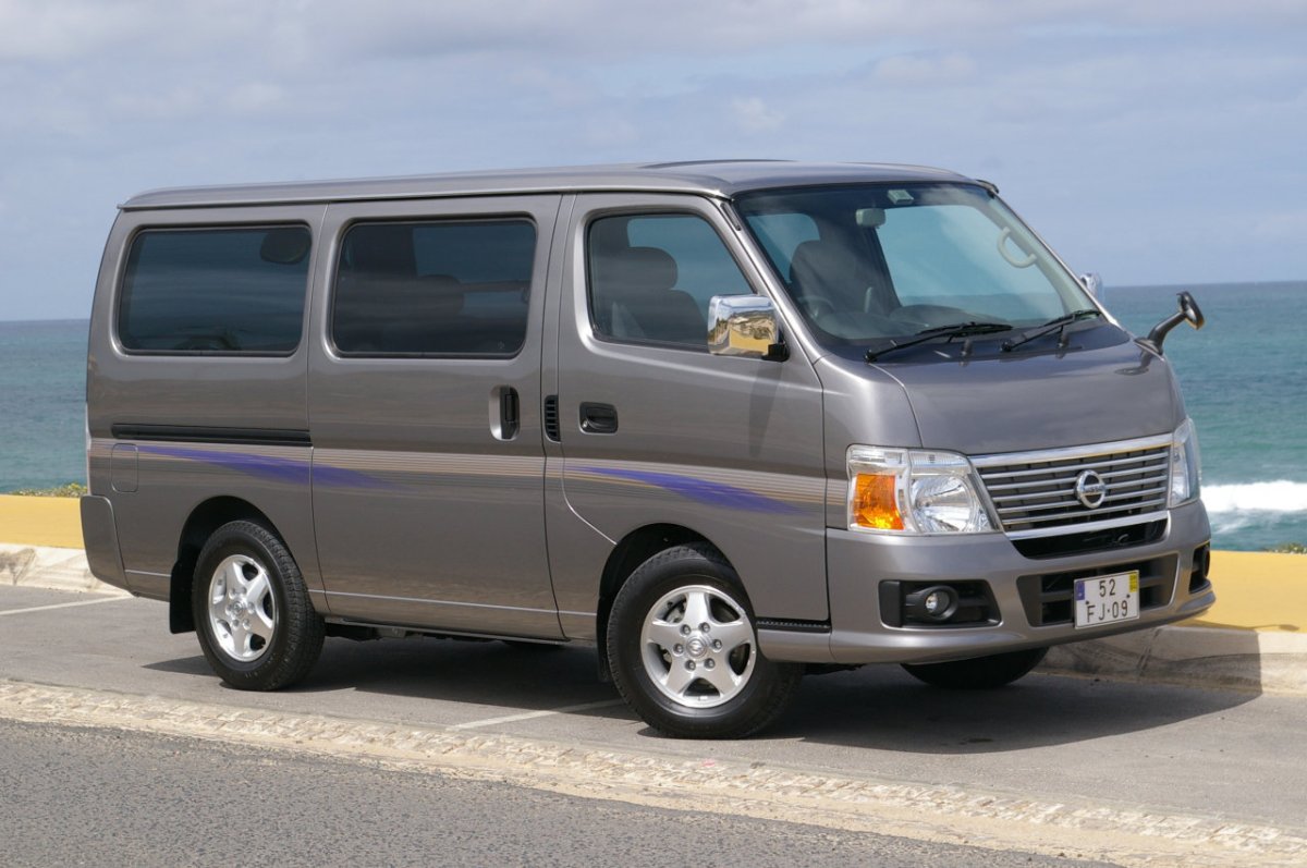 Nissan Caravan микроавтобус