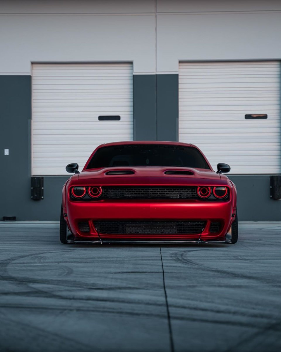 Dodge Challenger srt8 Hellcat
