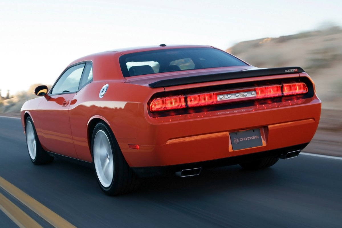 Dodge Challenger 6.1 srt