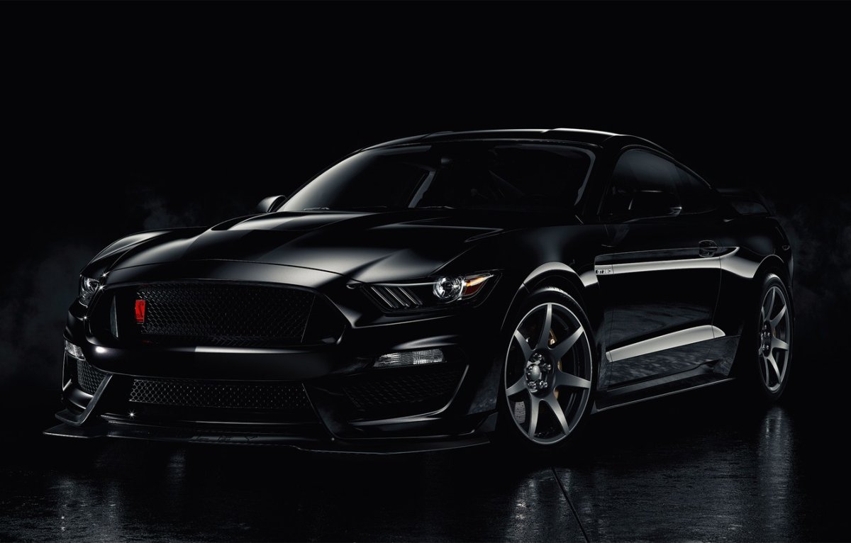 Ford Mustang gt 500 в темноте