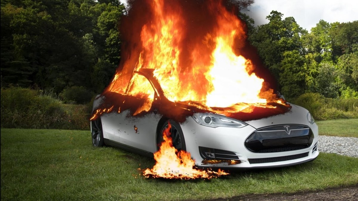 Возгорание Tesla