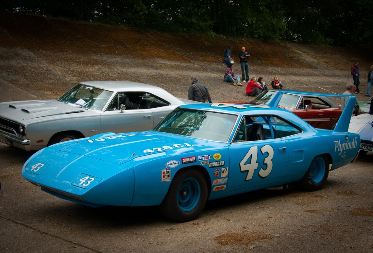 Машина Plymouth Superbird 43