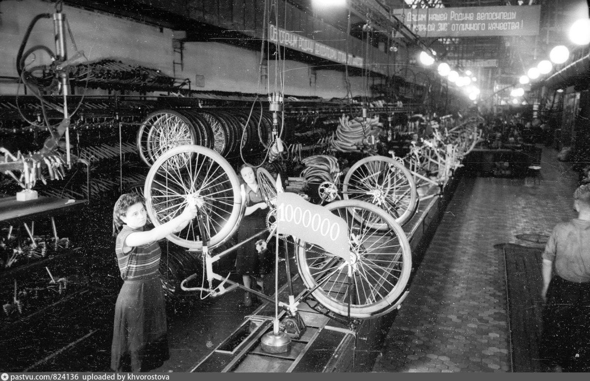 Рабочий завода ЗИЛ 1954